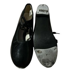 Classic Black Tap Shoes with Lace-Up Design